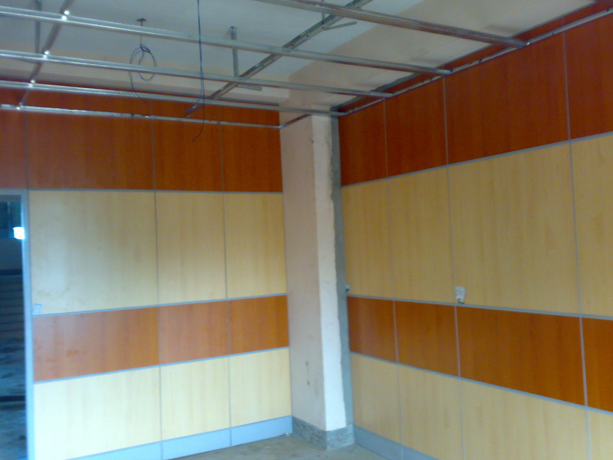 Two-Tone Full Height Partition