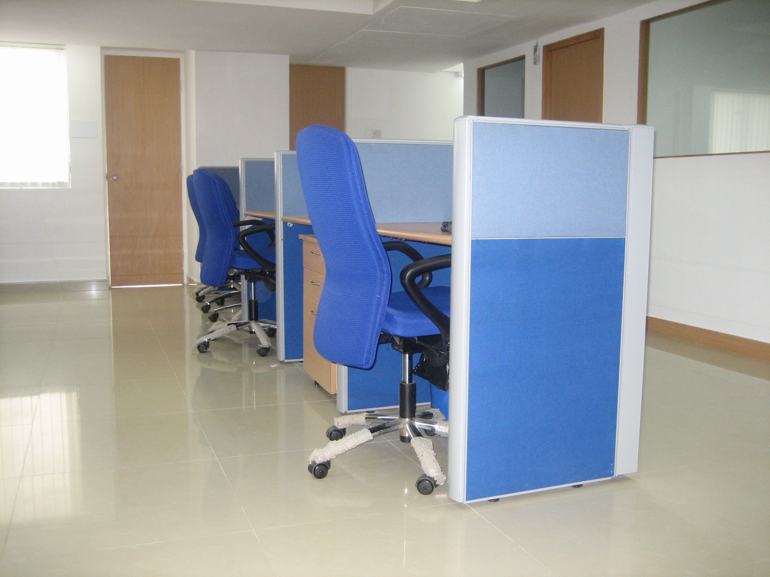 Fabric privacy screen workstation with blue seating